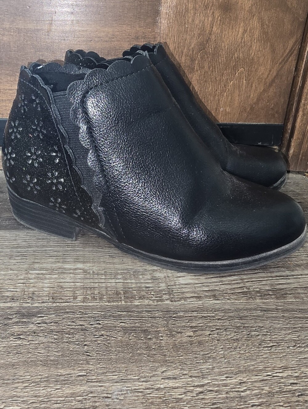 Girl's MIA Black Scallop Ankle Booties Size: 12